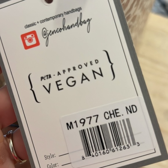 Cream colored leopard medium sized purse - Picture 3 of 3